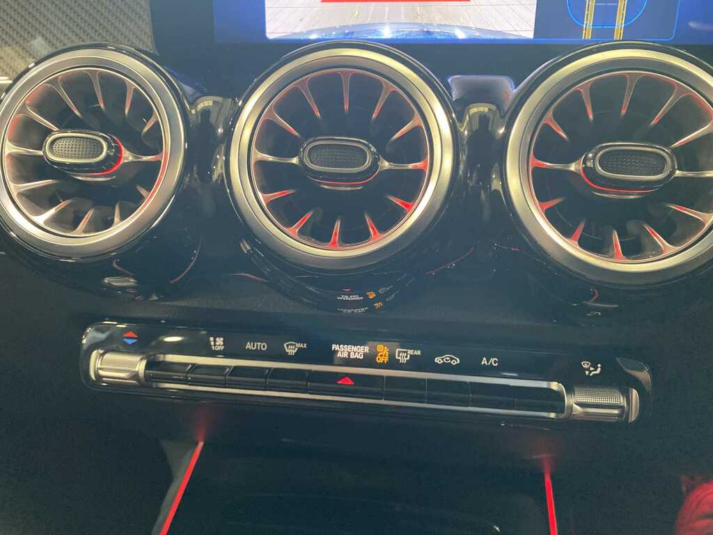 Mercedes-Benz GLB Class 1.3 Glb200h Mhev Amg Line Premium Suv #35