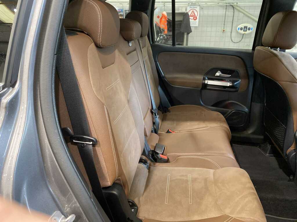 Mercedes-Benz GLB Class 1.3 Glb200h Mhev Amg Line Premium Suv #16