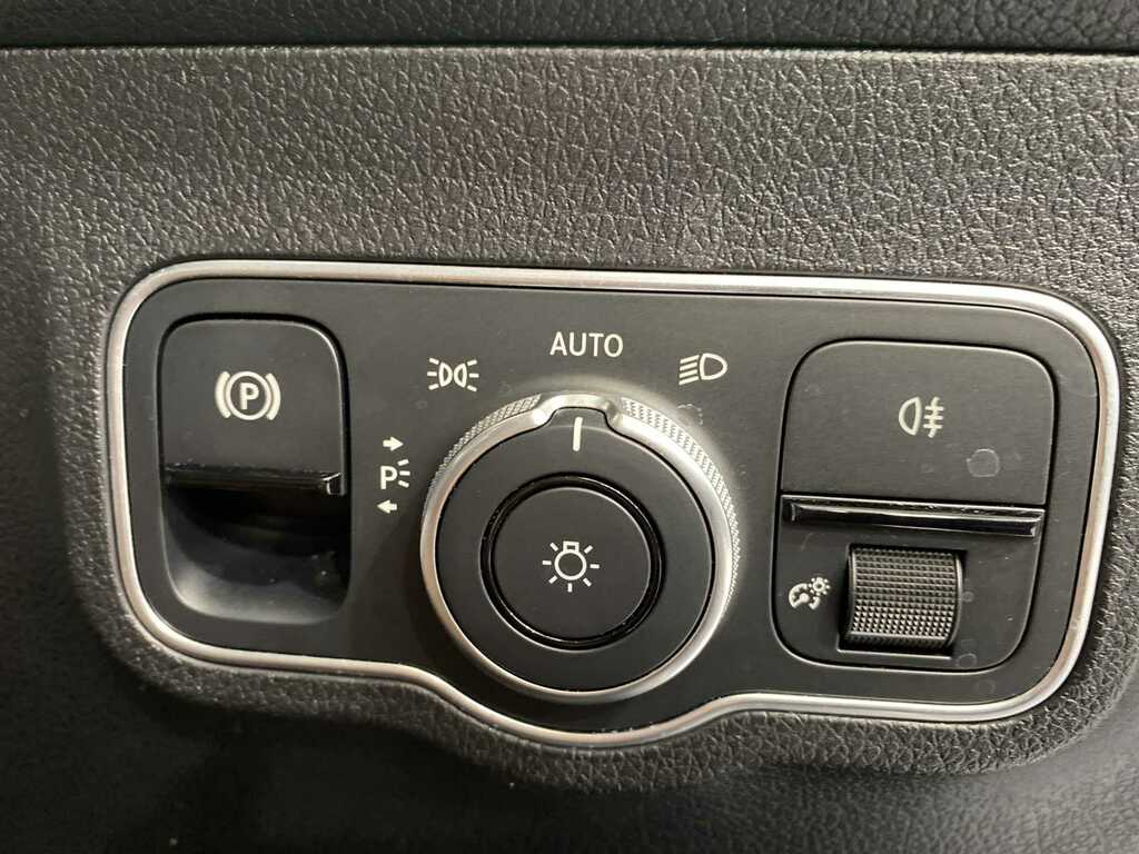 Mercedes-Benz GLB Class 1.3 Glb200h Mhev Amg Line Premium Suv #21