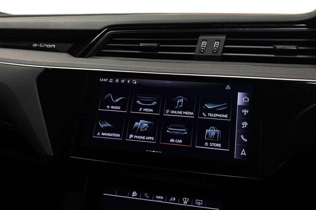 Audi Q8 e tron 300Kw 55 Quattro 114Kwh Sport 2024 Black #26