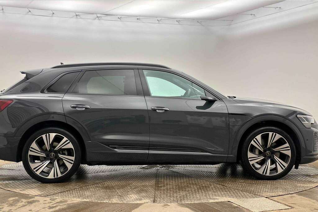 Audi Q8 e tron 300Kw 55 Quattro 114Kwh Sport 2024 Black #31