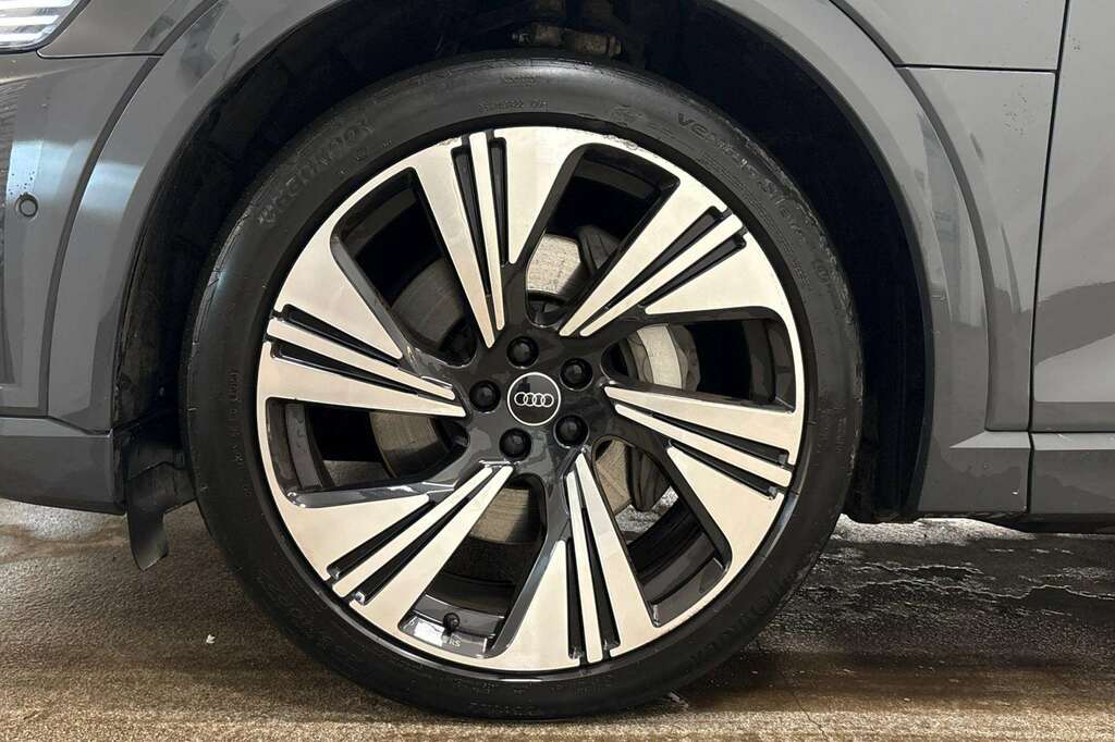 Audi Q8 e tron 300Kw 55 Quattro 114Kwh Sport 2024 Black #16