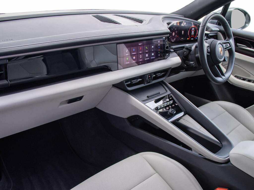 Porsche Macan 265Kw 100Kwh 2024 Green #3