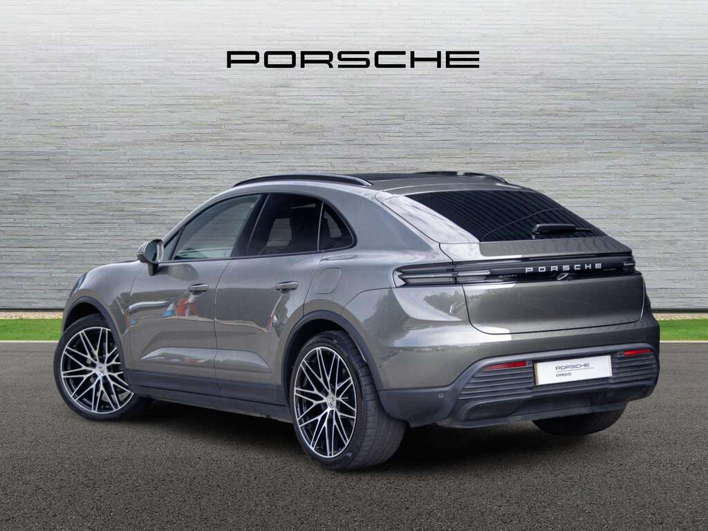 Porsche Macan 265Kw 100Kwh 2024 Green #2