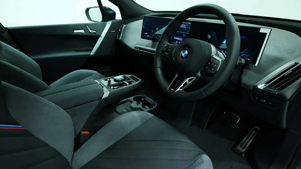 BMW iX 300Kw Xdrive45 M Sport 101Kwh 2026 YN26EKR Black #6