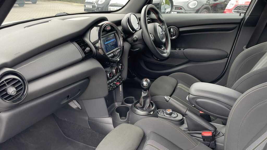 Mini Hatch 1.5 Cooper Sport II 2019 YR69AJY White #5