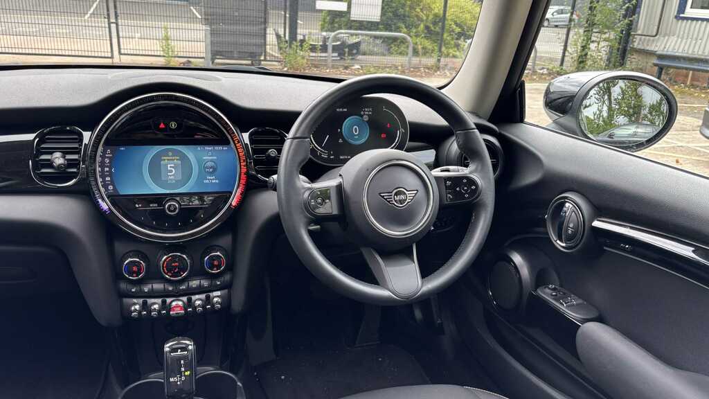 Mini Hatch 1.5 Cooper Classic 2023 FL73KHK White #5
