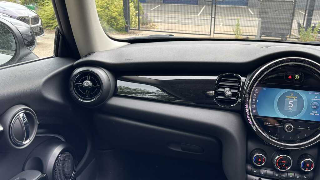 Mini Hatch 1.5 Cooper Classic 2023 FL73KHK White #6