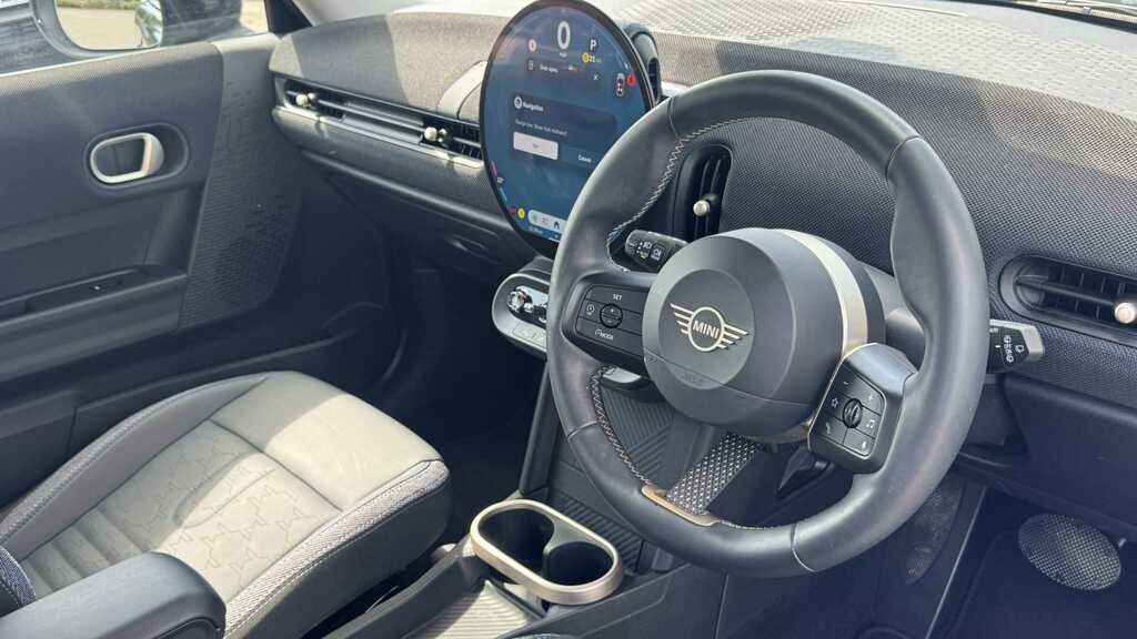 Mini Hatch 1.5 C Classic 2024 YG24PND Black #6