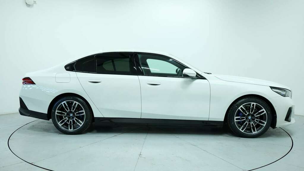 BMW 5 Series 530E M Sport 2026 YP26XMY White #3