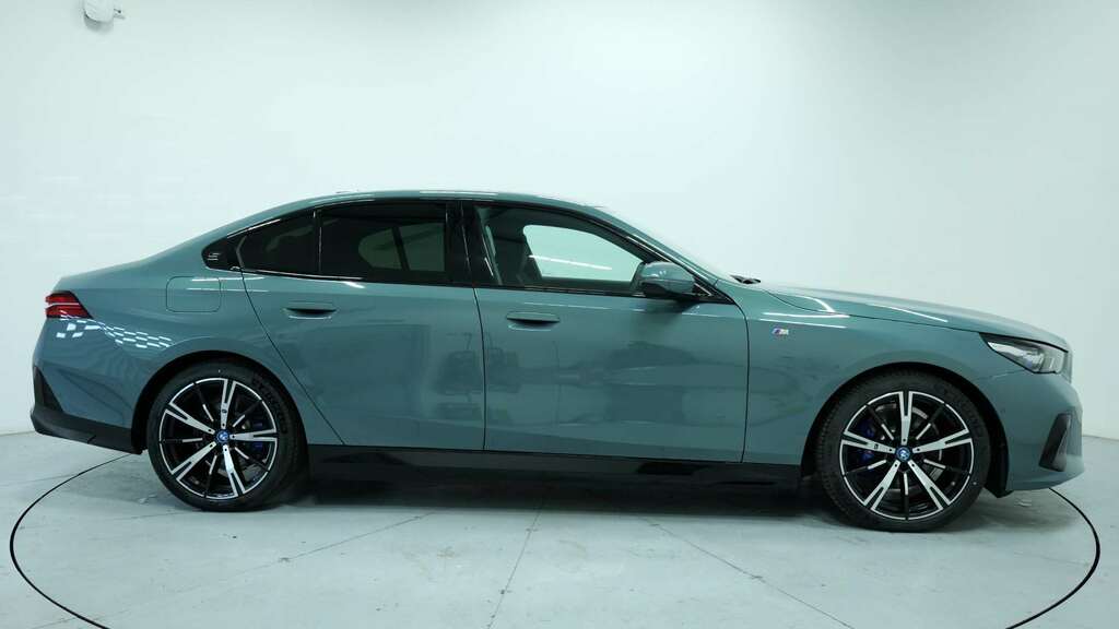 BMW 5 Series 530E M Sport 2026 YP26XMS Green #3