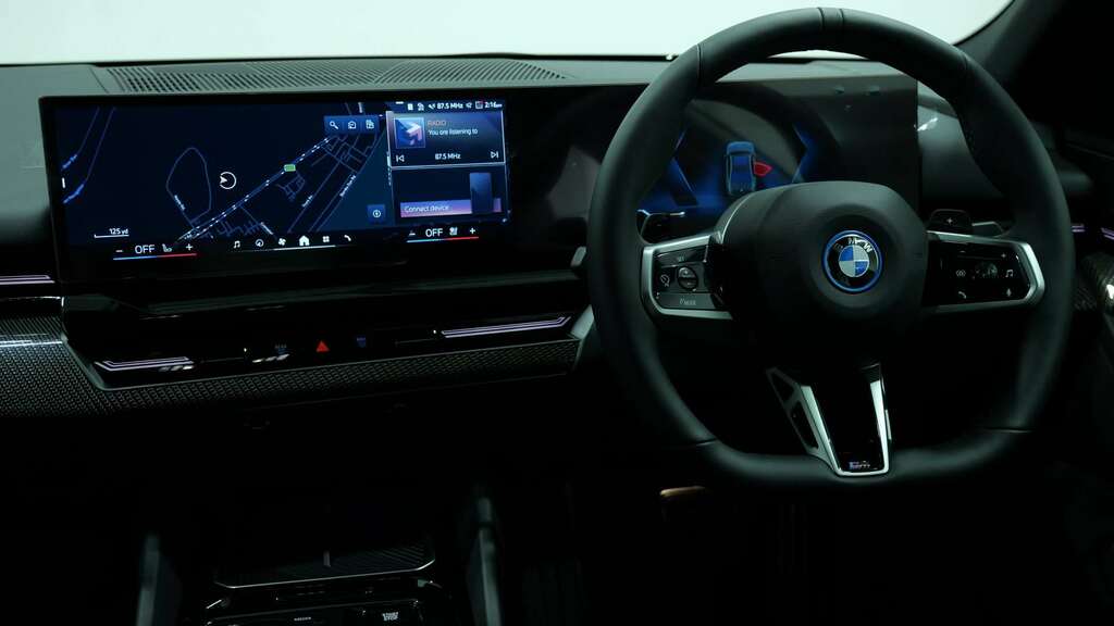 BMW 5 Series 530E M Sport 2026 YP26XMS Green #5