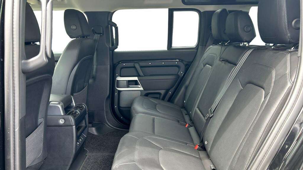 Land Rover Defender 110 3.0 D250 Xs Edition 110 2024 RA24BRV Black #4