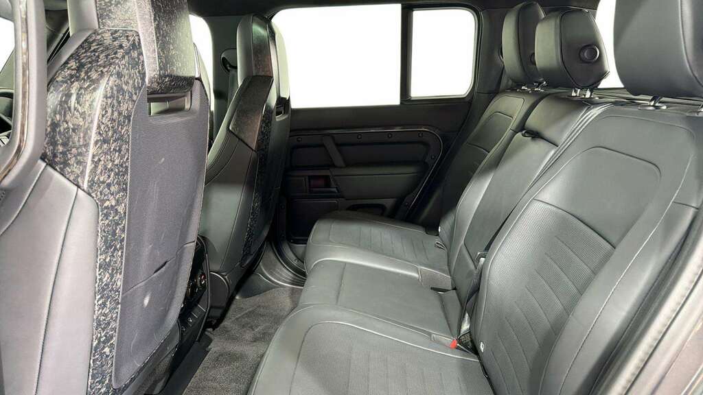 Land Rover Defender 110 4.4 P635 Octa Edition One 110 2025 Grey #4