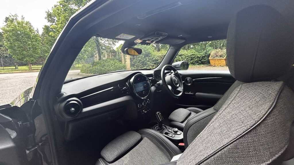 Mini Hatch 135Kw Cooper S Level 2 33Kwh 2021 RJ71BBV Black #4