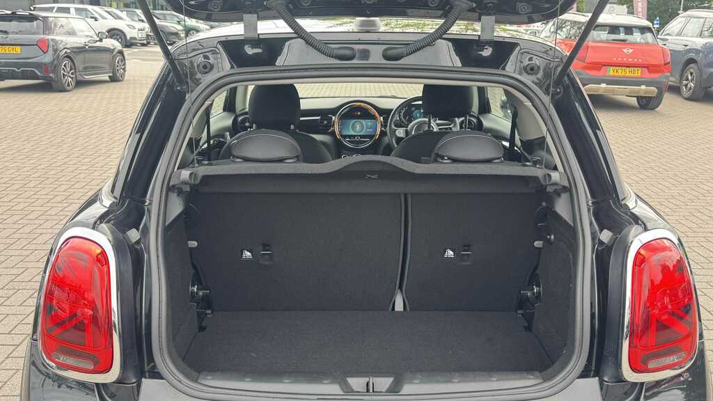 Mini Hatch 1.5 Cooper Classic 2023 YH23GZB Black #4