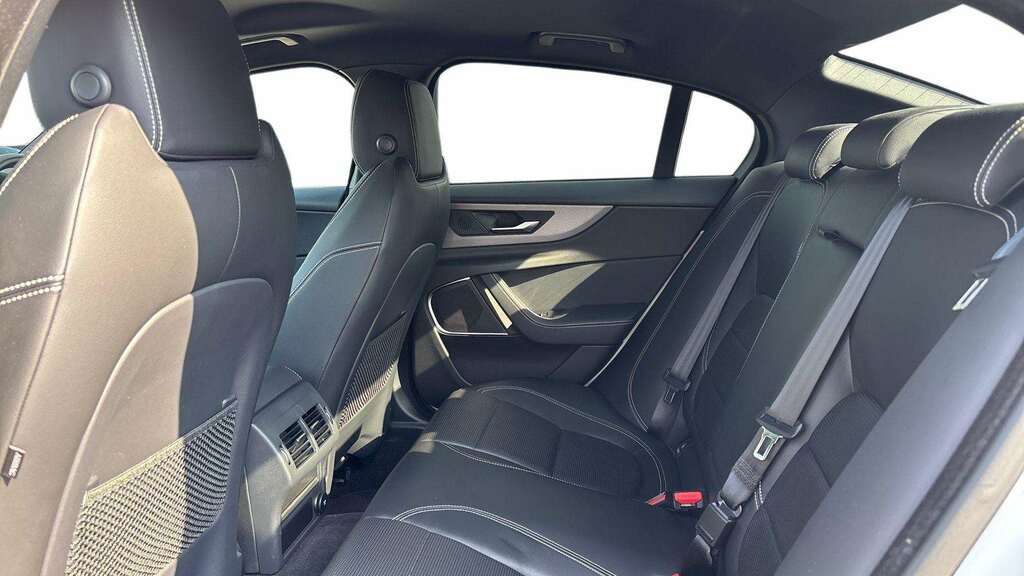 Jaguar XE 2.0 R-dynamic S 2019 White #4