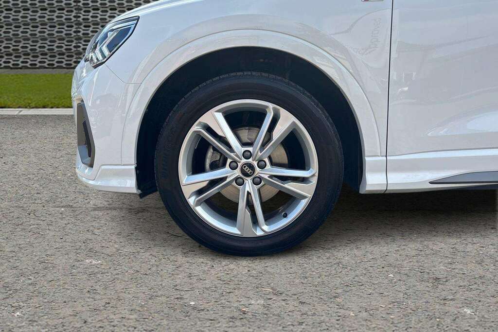 Audi Q3 35 Tfsi S Line S Tronic Leather 2024 LR74XFJ #4