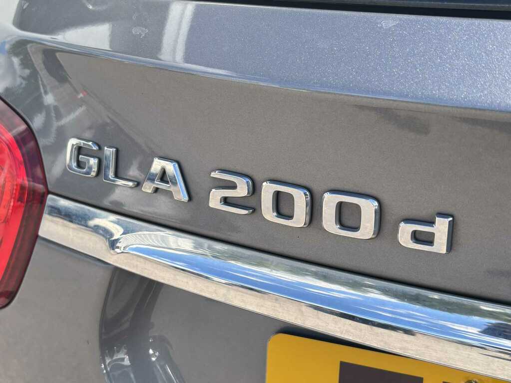 Mercedes-Benz GLA Class 200 Amg Line Suv Euro 6 Ss 1 Black #20