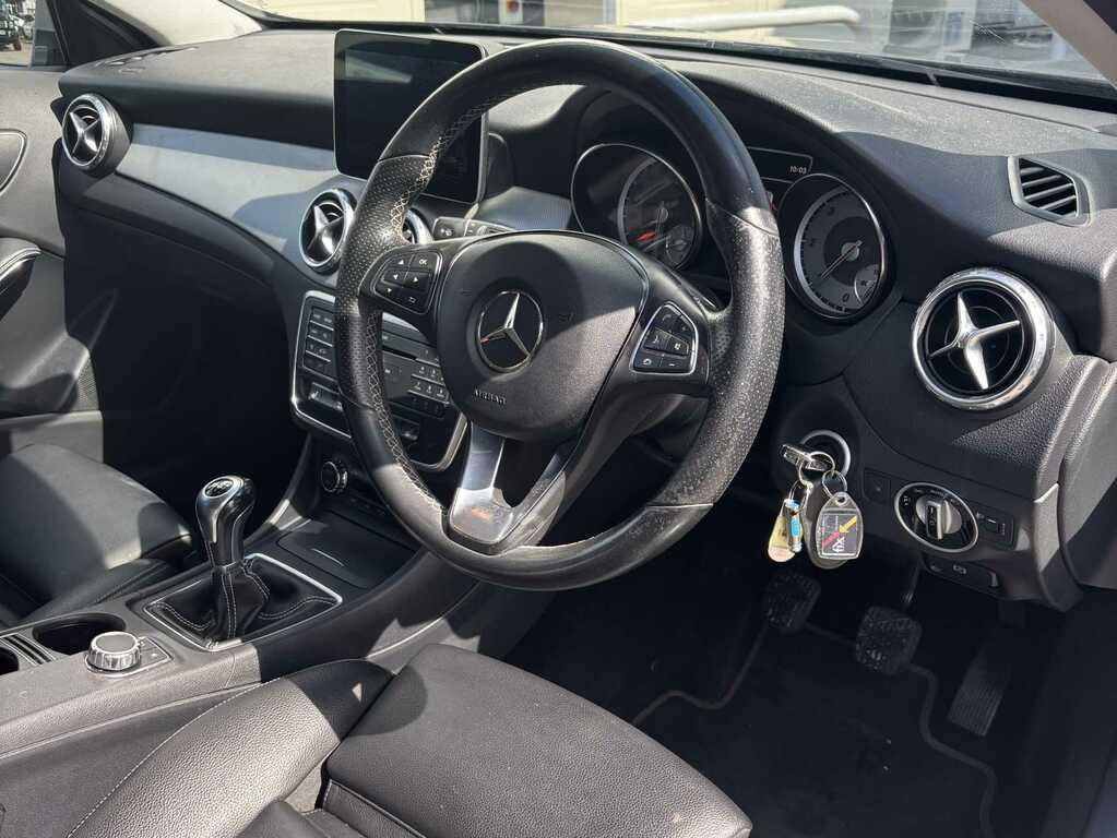 Mercedes-Benz GLA Class 200 Amg Line Suv Euro 6 Ss 1 Black #10