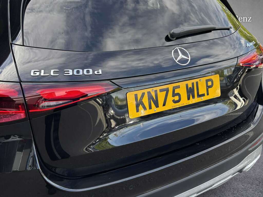Mercedes-Benz GLC Class 300D 4Matic Amg Line Prem Pan 9G-tronic 2025 Black #6