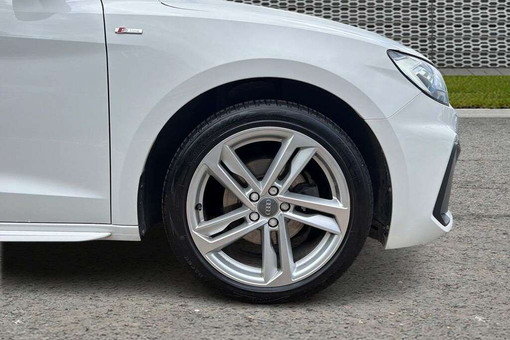Audi A1 30 Tfsi S Line S Tronic 2019 BM19ZUC White #4