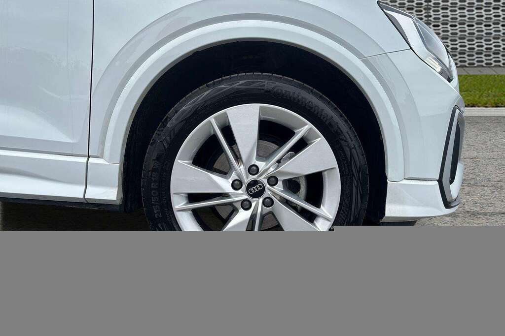 Audi Q2 35 Tfsi S Line S Tronic 2025 MV75LZE White #3