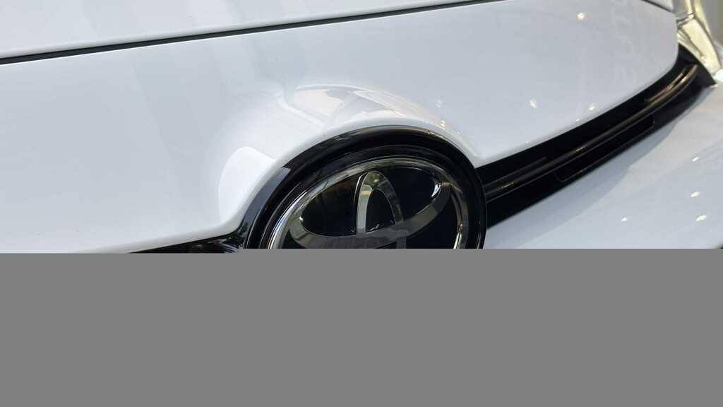 Toyota Yaris 1.6 Awd Circuit Pack 2021 White #3