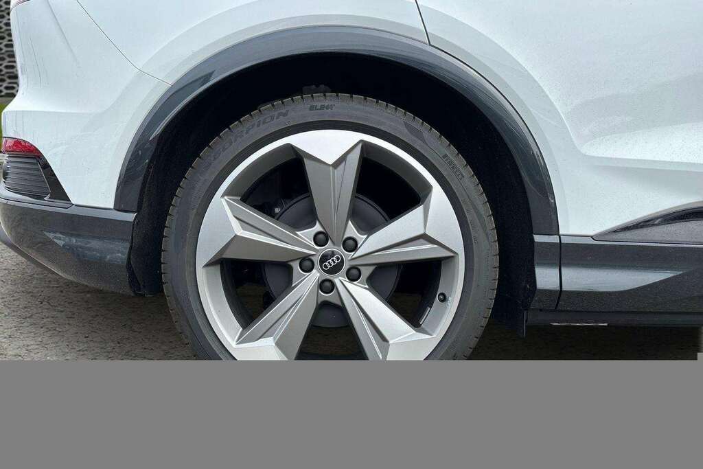 Audi Q4 E Tron 210Kw 45 82Kwh Black Edition 2026 MC26YJK White #4