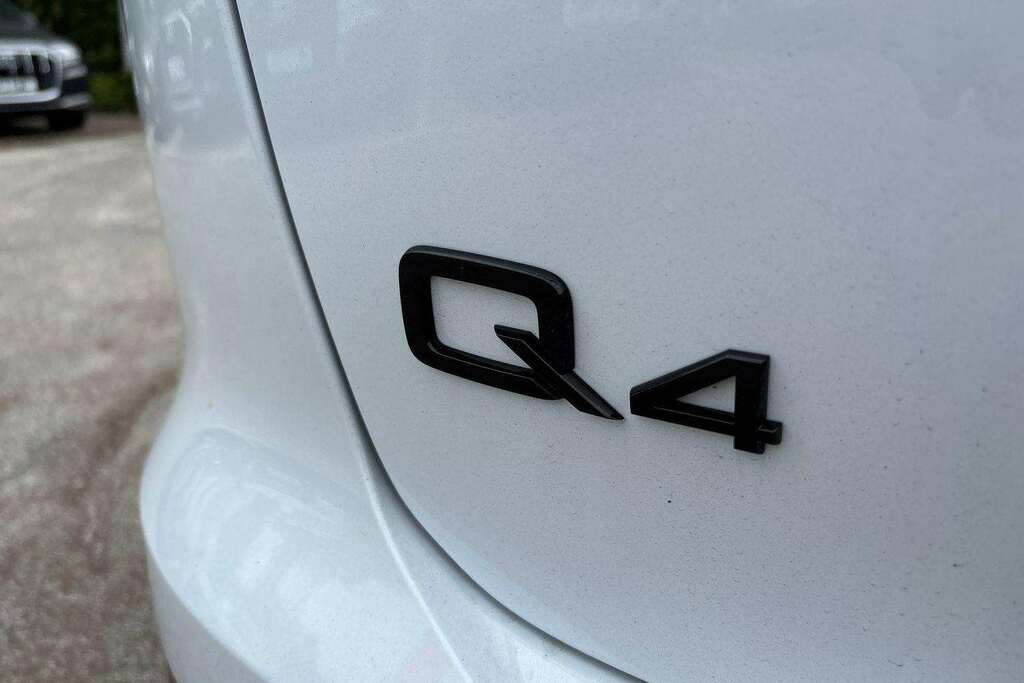 Audi Q4 E Tron 210Kw 45 82Kwh Black Edition 2026 MC26YJK White #5