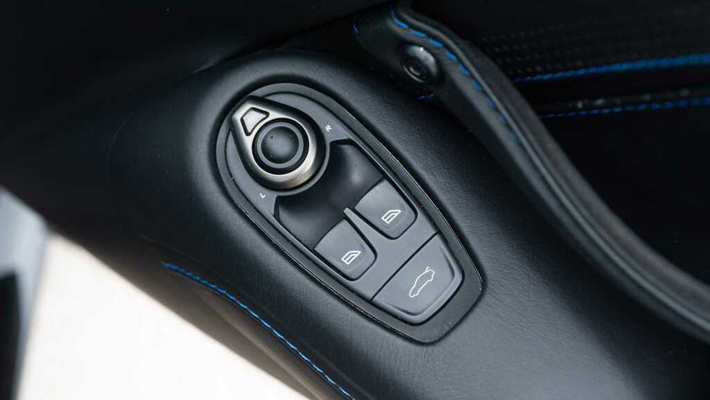 Aston Martin Vantage 4.0 V8 Roadster Euro 6 2-Door  #27
