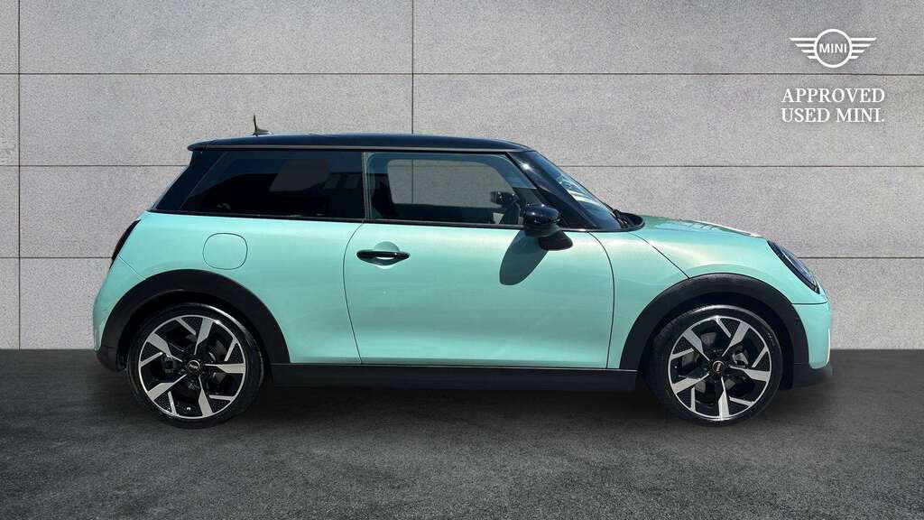 Mini Hatch 1.5 C Exclusive 2024 KR24WXJ Green #3