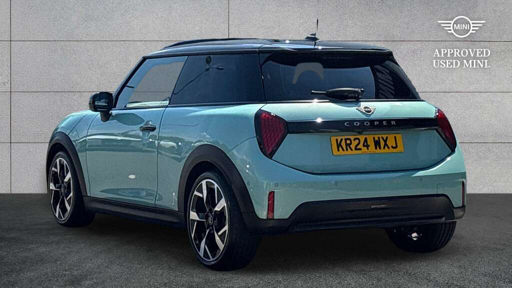 Mini Hatch 1.5 C Exclusive 2024 KR24WXJ Green #2