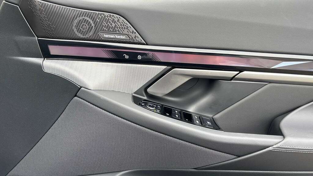 BMW i5 Saloon Grey #25