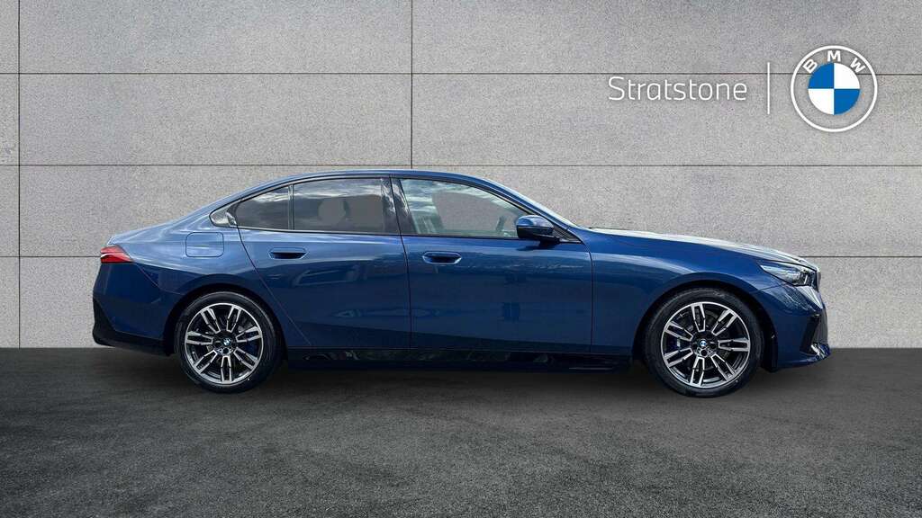 BMW 5 Series 530E M Sport 2026 Blue #3