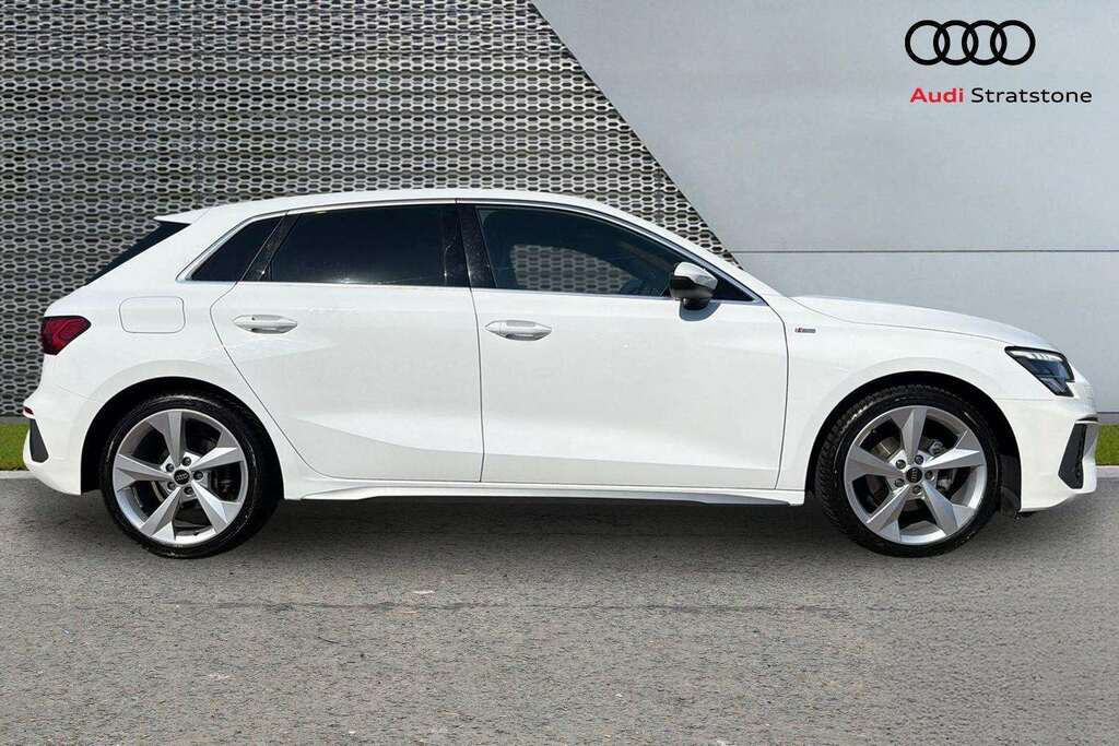 Audi A3 35 Tfsi S Line 2023 KY73MLF White #4