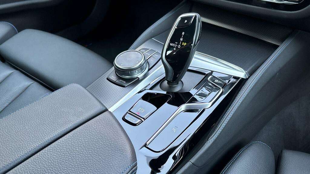 BMW 5 Series 520D Mht M Sport Step 2023 Blue #4