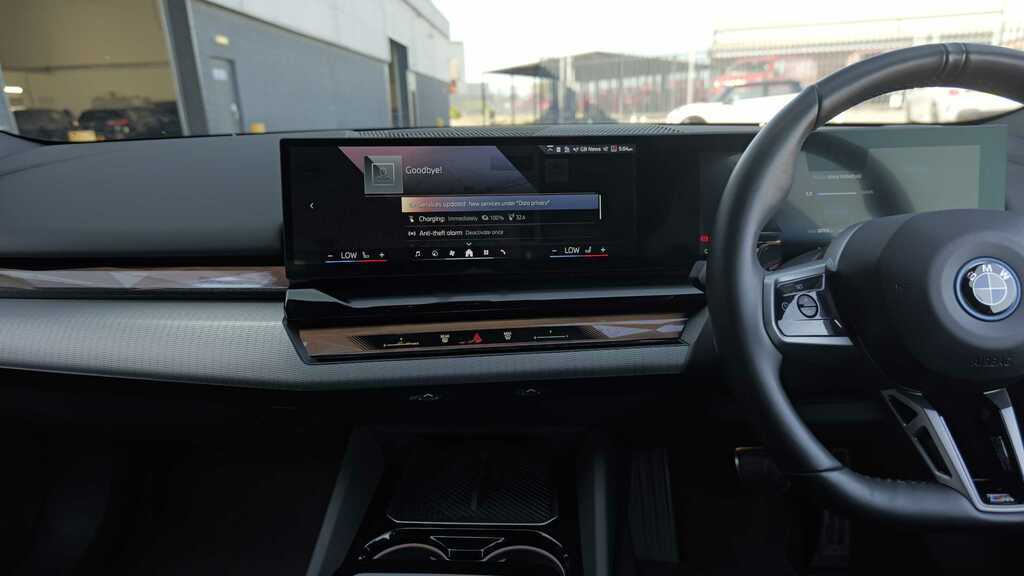 BMW i5 250Kw Edrive40 M Sport 84Kwh 2024 Blue #4