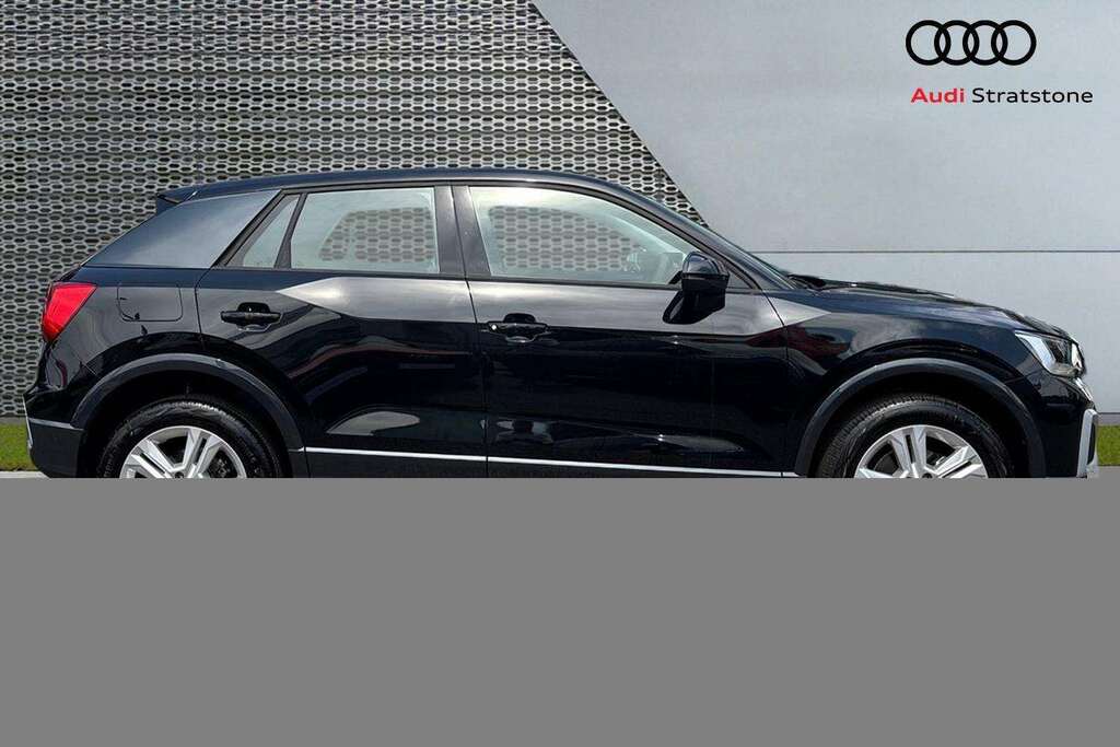 Audi Q2 35 Tfsi Sport S Tronic 2025 Black #3