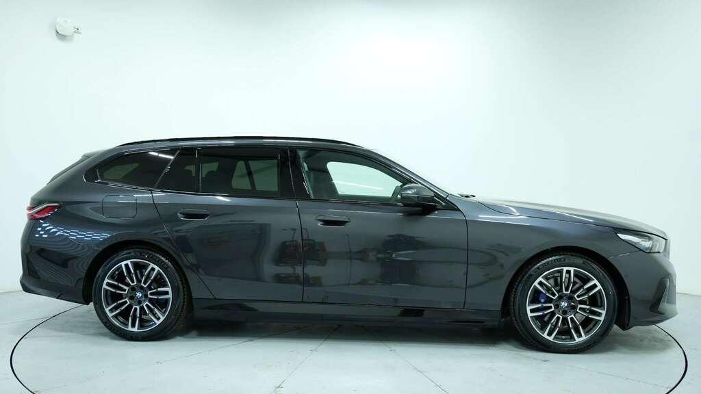 BMW 5 Series 530E M Sport 2026 YP26XLZ Grey #3