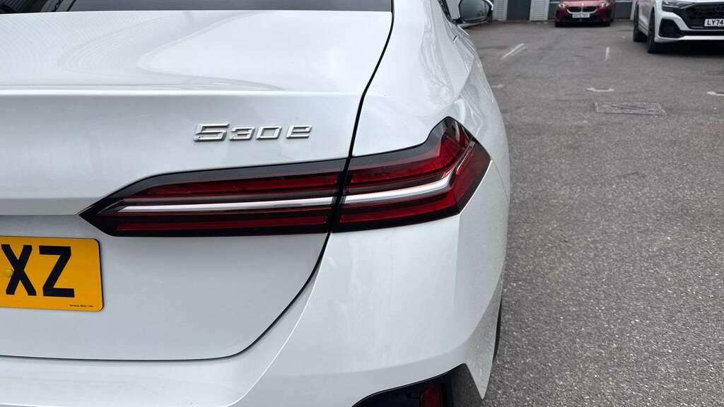 BMW 5 Series 530E M Sport 2026 GJ26XXZ White #6