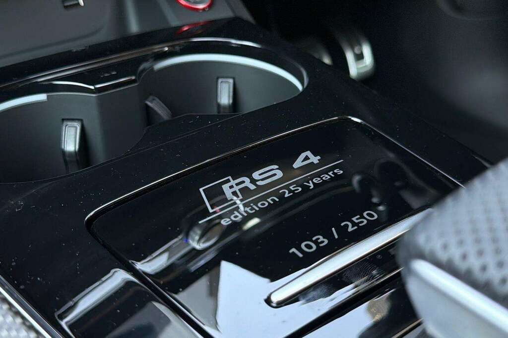 Audi RS4 Edition 25 Years Black #19