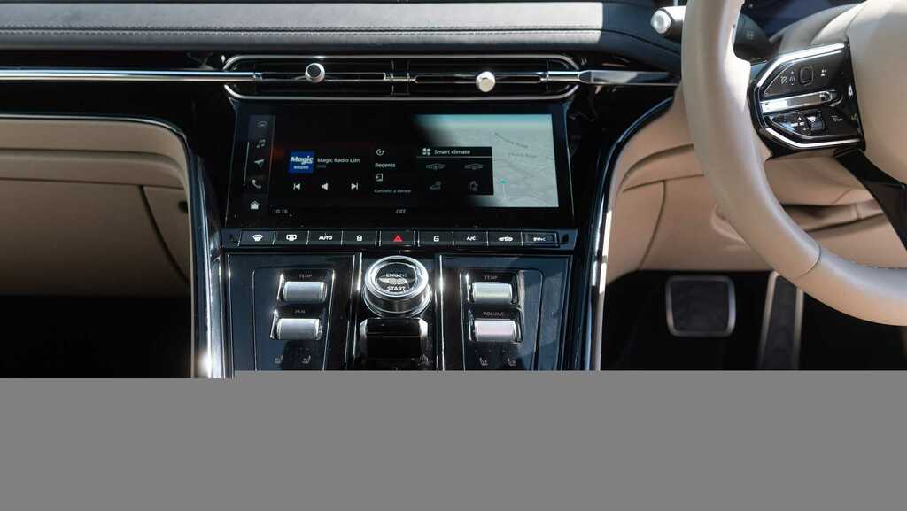 Aston Martin DB12 V8 Coupe White #8