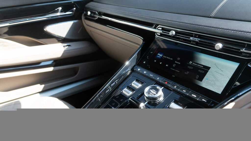 Aston Martin DB12 V8 Coupe White #29