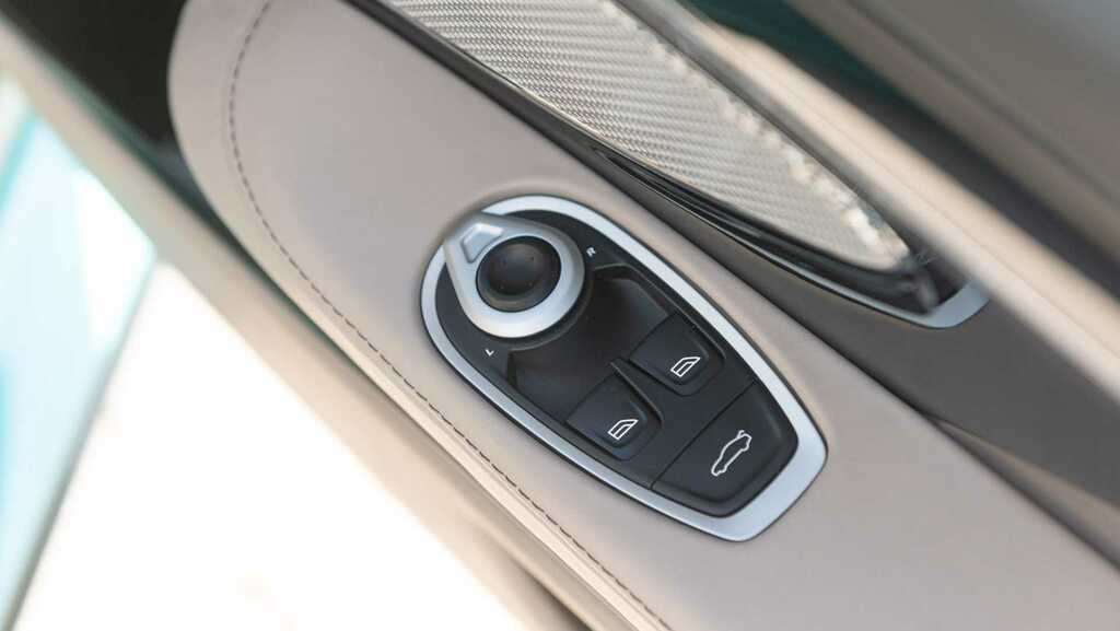 Aston Martin DB12 V8 Coupe White #21