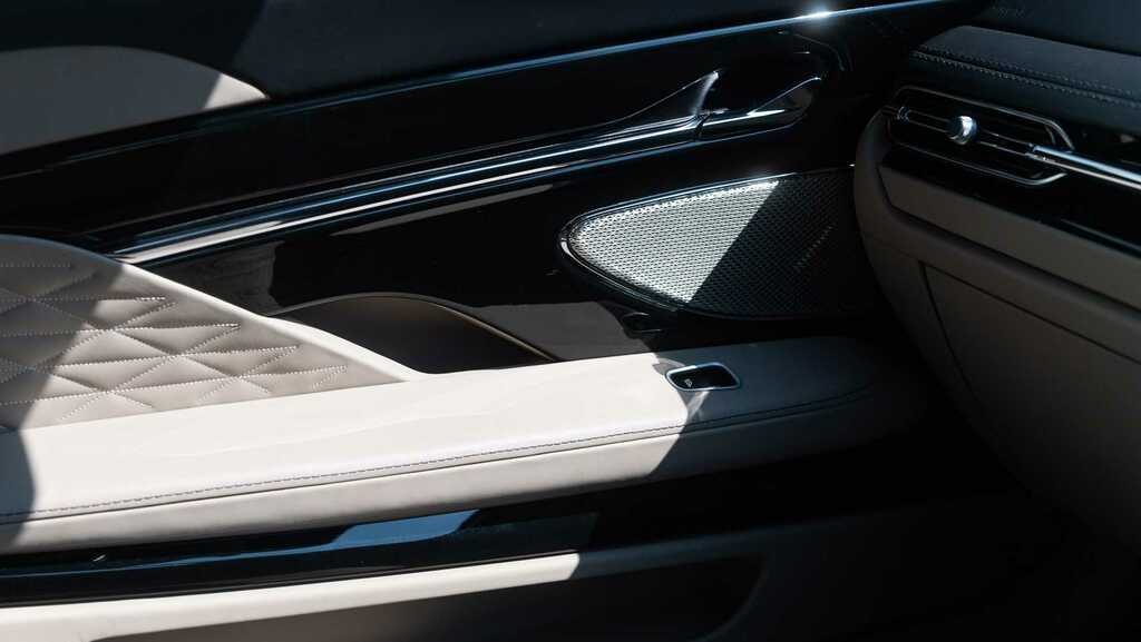 Aston Martin DB12 V8 Coupe White #30