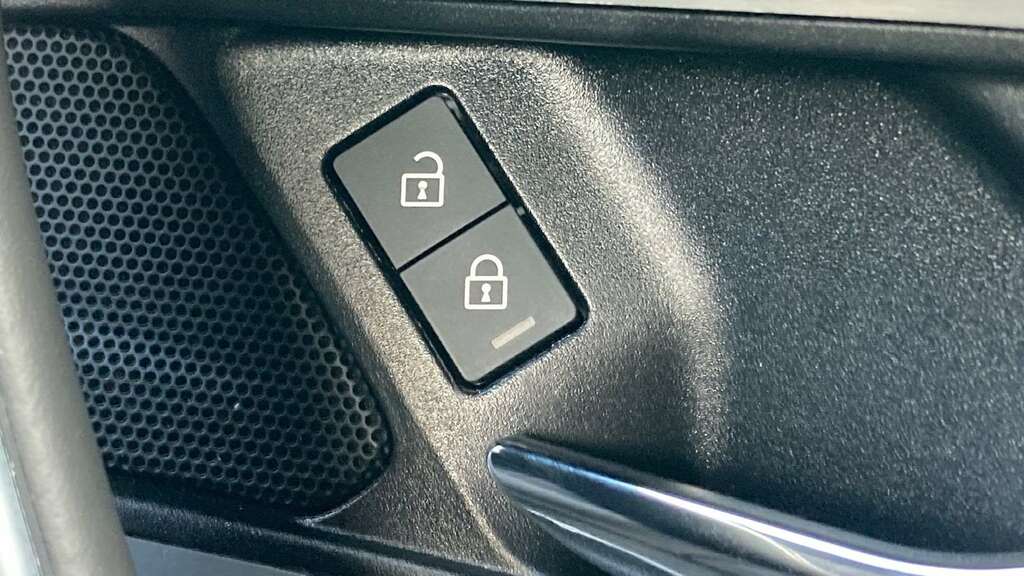 Land Rover Discovery Sport 1.5 P270e 12.17Kwh Dynamic Se Suv Plug- Black #36