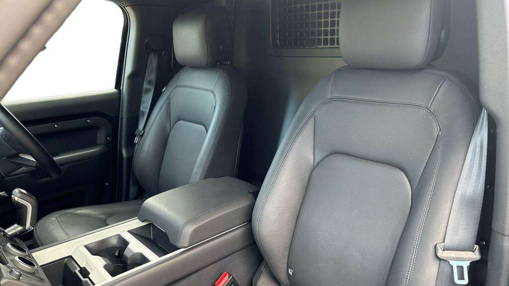 Land Rover Defender 110 3.0 D350 Hard Top X-dynamic Hse 2025 Black #3