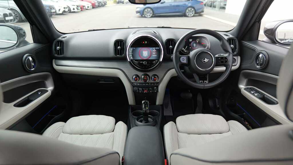 Mini Countryman 1.5 Cooper Exclusive Premium 2023 Black #2