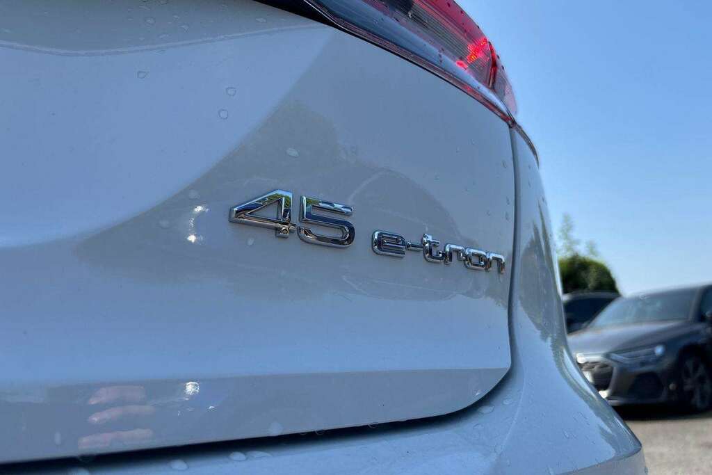 Audi Q4 E Tron 210Kw 45 82Kwh S Line Leather 2026 White #5